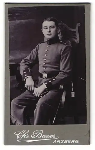 Fotografie Chr. Bauer, Arzberg, Portrait Soldat in Uniform mit Schulterklappe 4