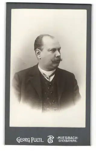 Fotografie Georg Pöltl, Miesbach i/Obb., Portrait bürgerlicher Herr mit Schnauzbart