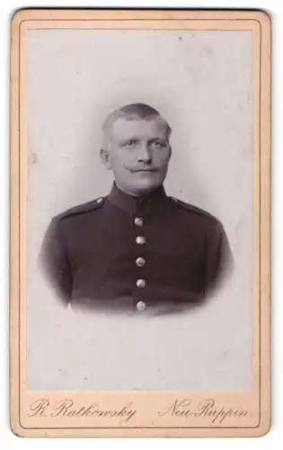 Fotografie R. Ratkowsky, Neu-Ruppin, Portrait Soldat mit Oberlippenbart