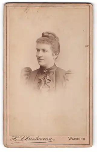 Fotografie H. Christmann, Warburg, Portrait Dame mit Haarknoten