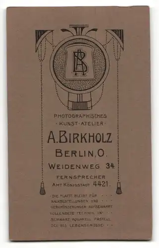 Fotografie A. Birkholz, Berlin-O, Portrait Kleinkind in Leibchen