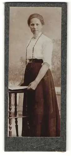 Fotografie E. Hartmann, Haiger, Portrait bürgerliche Dame mit Halskette