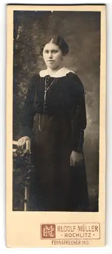 Fotografie Rudolf Müller, Rochlitz, Portrait junge Frau in schwarz