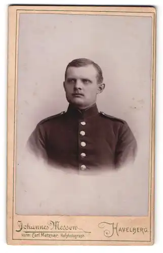 Fotografie Johannes Messow, Havelberg, Portrait Soldat mit Oberlippenbart