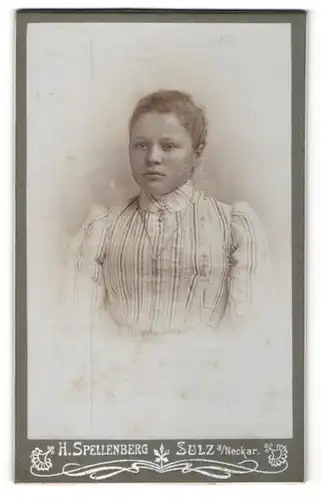 Fotografie H. Spellenberg, Sulz a/Neckar, Portrait Mädchen mit zusammengebundenem Haar