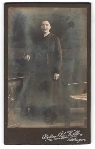 Fotografie Ad. Kolle, Göttingen, Portrait Fräulein in Rock und Bluse