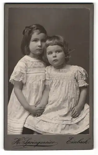 Fotografie H. Springmeier, Einbeck, Portrait zwei kleine Mädchen, Schwestern