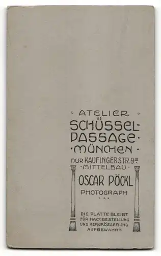 Fotografie Atelier Schüssel-Passage, München, Portrait junge Frau in weisser Bluse