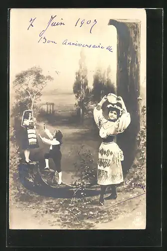 AK Der Buchstabe J als Baum, Frau mit einem Tamburin und Kindern im Park