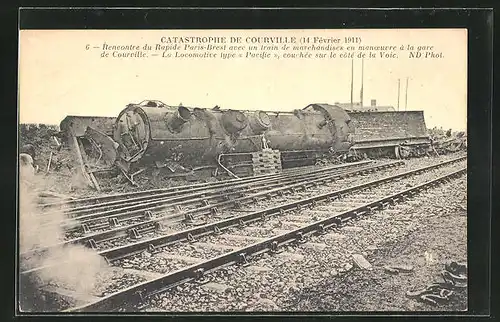 AK Courville, Catastrophe 1911, Rencontre du Rapide Paris-Brest avenc un train de marchandises