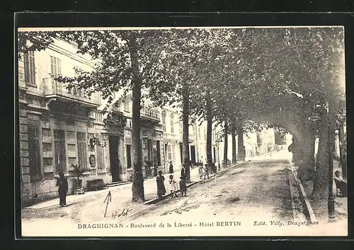 AK Draguignan, Boulevard de la Libertè - Hotel Bertin