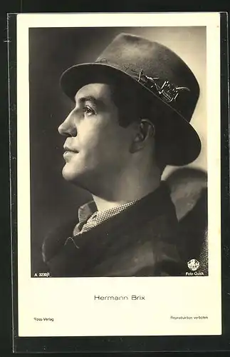 AK Schauspieler Hermann Brix mit Hut im Kostüm einer Filmrolle