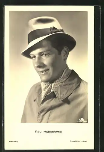 AK Schauspieler Paul Hubschmid mit Hut zur Seite lächelnd