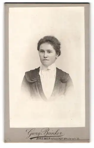 Fotografie Georg Brinker, Bremen, Neustadt, Portrait junge bürgerliche Dame mit zurückgebundenem Haar