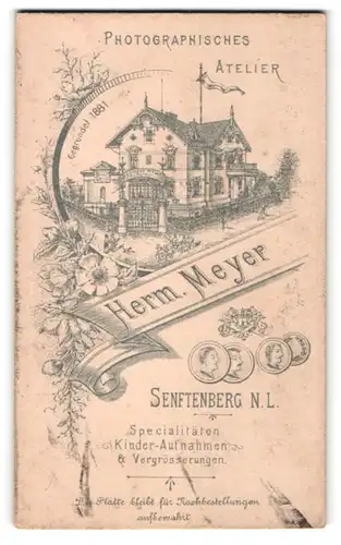 Fotografie Herm. Meyer, Senftenberg N.L., Ansicht Senftenberg N.L., Atelier & Geschäftshaus, Messe-Medaille