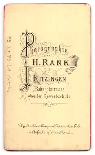 Fotografie H. Rank, Kitzingen, Portrait Priester in Talar