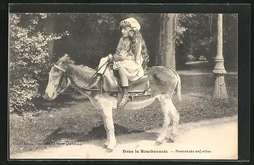 AK Dans le Bourbonnais, Promenade enfantine, Mädchen reitet auf einem Esel