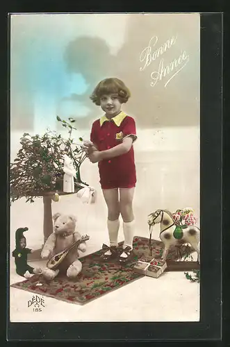 AK Kind mit Misteln, Teddy, Weihnachtsmannfigur und Puppe