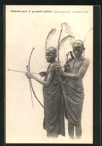 AK Jeunes guerriers s`exercant à l`arc, junge afrikanische Krieger üben mit Pfeil und Bogen