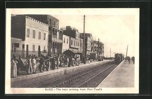 AK Suez, The train arriving from Port-Tewfik