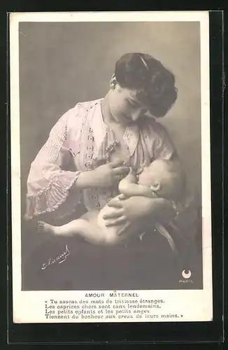 AK Mutter gibt ihrem Baby die Brust