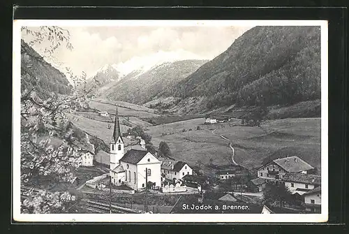 AK St. Jodok, Ortsansicht mit Kirche und Brenner, Umgebung mit Gebirge