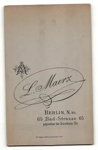 Fotografie Atelier L. Maerz, Berlin, Bürgerlicher in elegantem Anzug mit Fliege