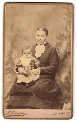 Fotografie S. Soenning, Lauingen a. D., Portrait einer Mutter mit ihrem Kind