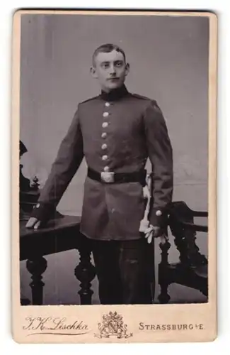 Fotografie I. K. Lischka, Strassburg i. E., Soldat in Uniform