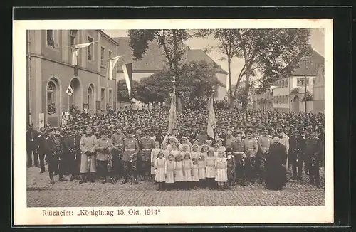 AK Rülzheim, Königintag 15. Oktober 1914, Versammelte Soldaten