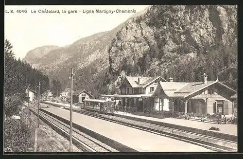 AK Le Chatelard, la gare - Ligne Martigny-Chamonix, Bahnhof mit haltendem Zug