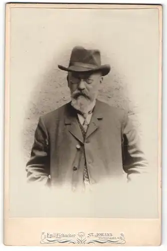 Fotografie Emil Eichacker, Saarbrücken-St. Johann, Portrait älterer Herr mit Brille und Hut