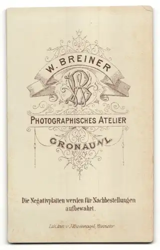 Fotografie W. Breiner, Gronau a / L., Portrait junge hübsche Dame mit zurückgebundenem Haar im modischen Kleid