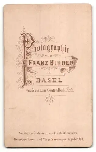 Fotografie Franz Bihrer, Basel, Portrait charmanter Herr mit Zwirbelbart u. Fliege im Anzug