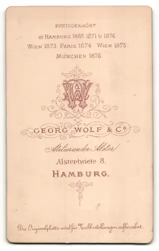 Fotografie Georg Wolf & Co., Hamburg, Portrait älterer Herr mit Zwicker u. Fliege im Anzug