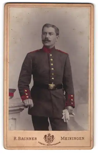 Fotografie R. Bachner, Meiningen, Soldat in Uniform mit Schnurrbart