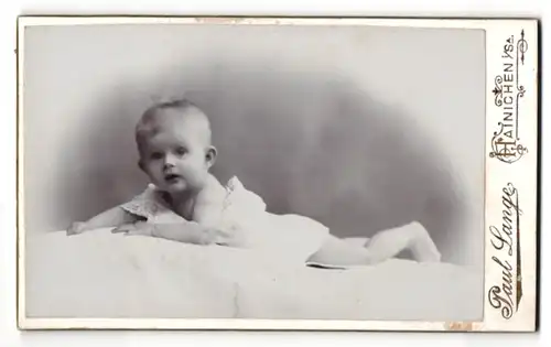 Fotografie Paul Lange, Hainichen i/Sa, Portrait Säugling in Leibchen