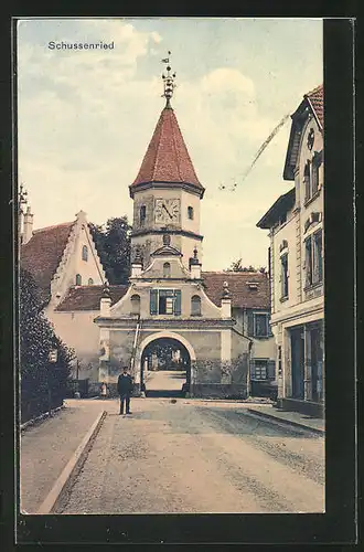 AK Schussenried, Blick auf ein Tor und die Kirche