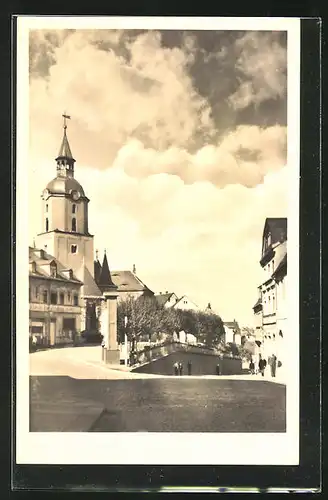 AK Meerane, August-Bebel-Strasse mit Stadtkirche