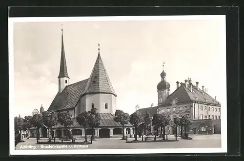 AK Altötting, Gnadenkapelle und Rathaus am Platz