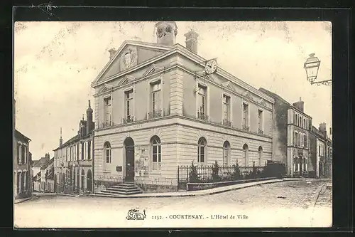 AK Courtenay, L`Hotel de Ville