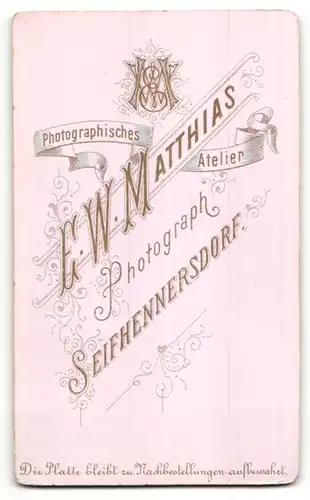 Fotografie E. W. Matthias, Seifhennersdorf, Portrait halbwüchsiger Knabe mit Bürstenhaarschnitt