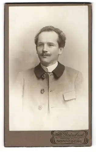 Fotografie Alb. Grünbeck, Sonneberg, Portrait Herr mit Oberlippenbart