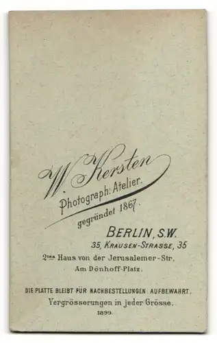 Fotografie W. Kersten, Berlin S. W., Portrait bürgerlicher Herr mit Schnauzbart u. Krawatte im Anzug