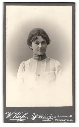 Fotografie W. Weiss, Strassburg i/Els., Portrait bürgerliche Dame