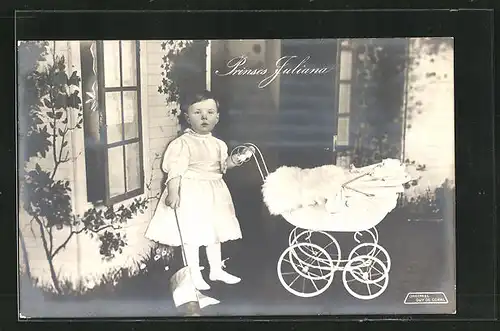 AK Prinzessin Juliana von den Niederlanden als kleines Mädchen mit Puppenwagen und Fahne