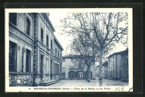 AK Les Roches-de-Condrieu, Place de la Mairie et les Écoles