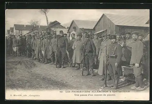AK Coetquidan, Les Prisonniers allemands , une pause d`un convoi de pierres