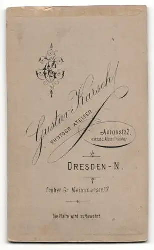 Fotografie Gustav Karsch, Dresden, Mann im Anzug mit Schnurbart
