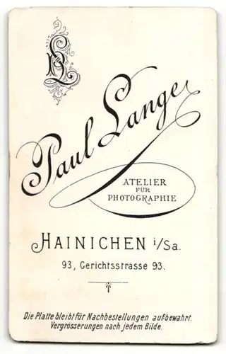 Fotografie Paul Lange, Hainichen i. S., Portrait brünetter junger Mann mit Scheitel und Fliege im Jackett